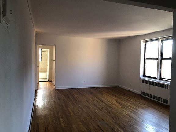 5th image of 14411 Sanford Ave APT 6N