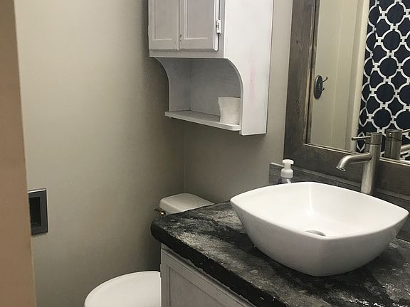 4th image of 305 Turner St