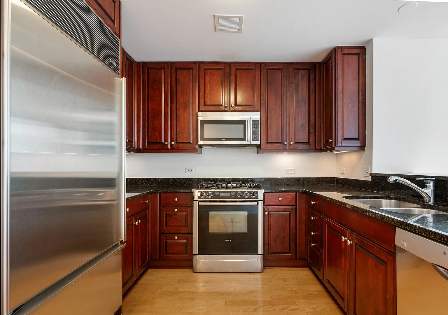 2 bed, 1376 sqft, $4,000 — Photo 4