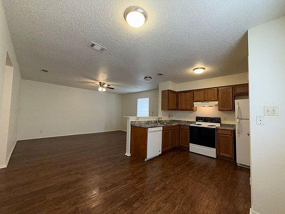 5th image of 5501 Rose Hill Cir APT C