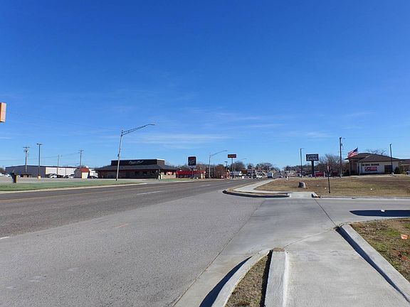 4th image of 1905 W Broadway Ave