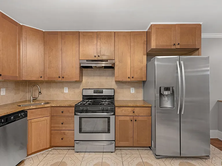 104 S Carrollton Ave — Photo 16