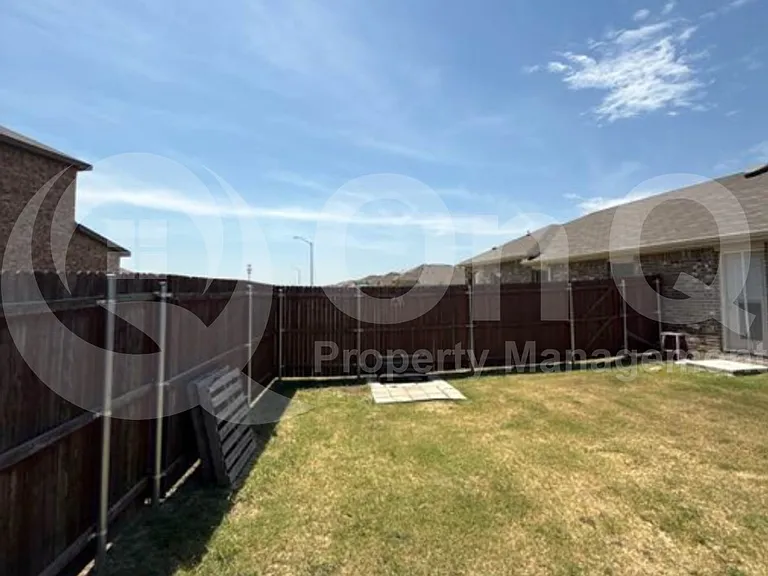 915 Presleigh Dr — Photo 23