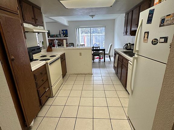 5th image of 9785 Genesee Ave