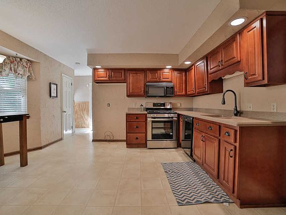 4th image of 1102 Carterwood Ln