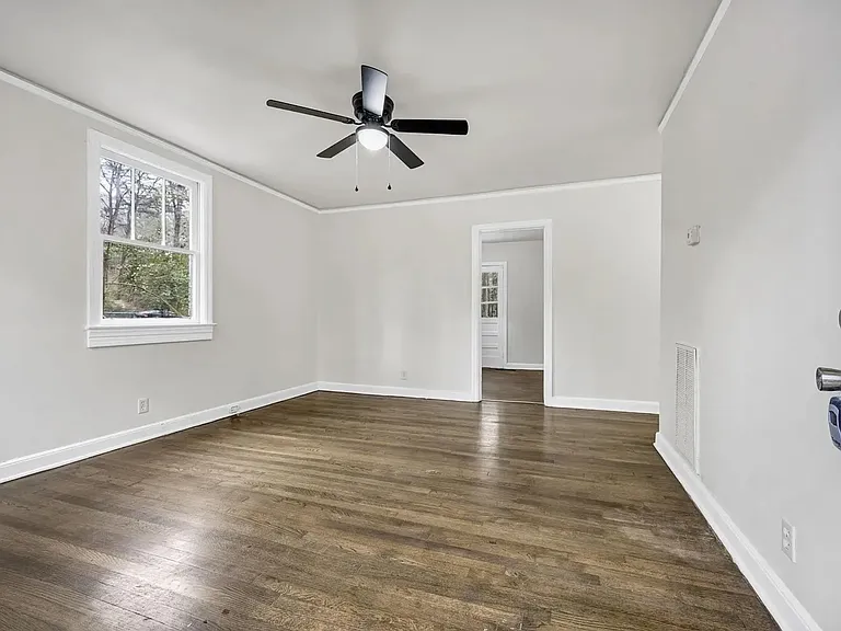 322 Glenn Ave — Photo 6