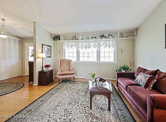 3rd image of 894 E Schirra Dr