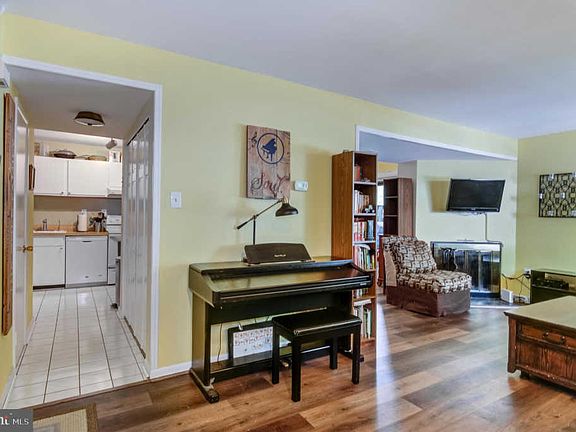 4th image of 5715 Nordeen Oak Ct