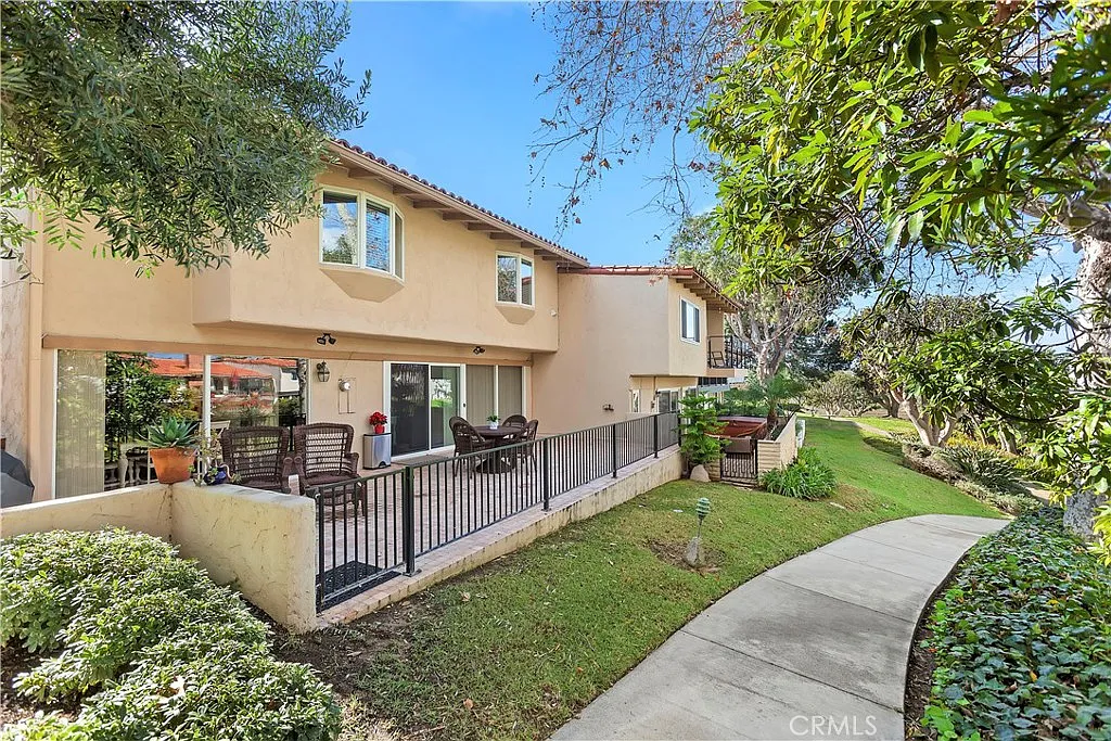 3 bed, 2.5 bath, 1737 sqft, $6,000 — Photo 1