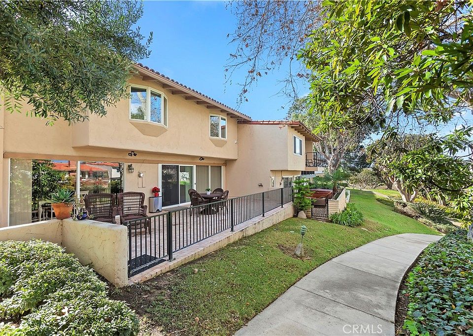 1st image of 314 Avenida Cumbre