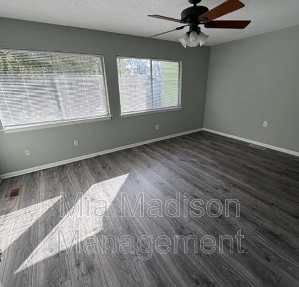527 Tibet Ave #3 — Photo 10