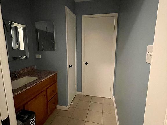 5th image of 1025 Park Crest Dr