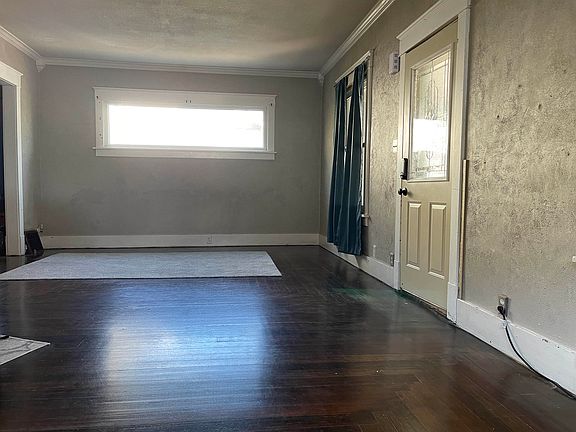 5th image of 915 E 4th Street