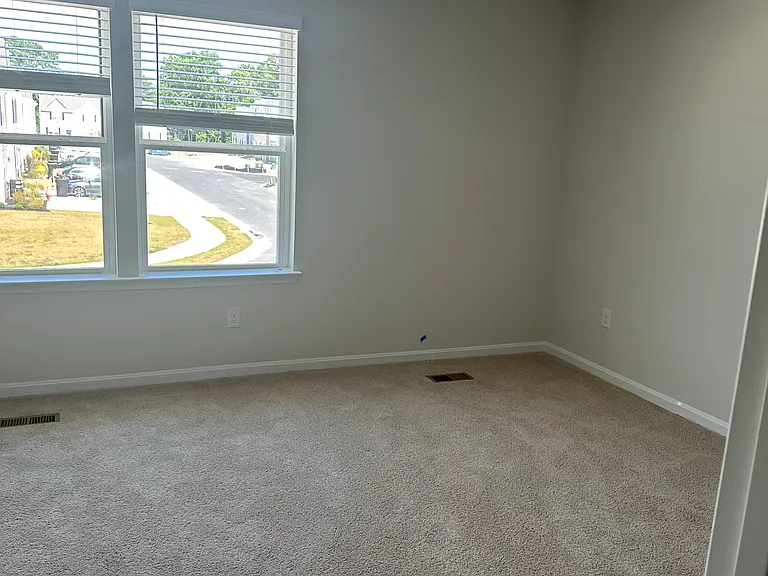 842 Derwent Ln #842 — Photo 5