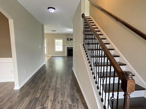 2nd image of 122 Hawks Tail Dr