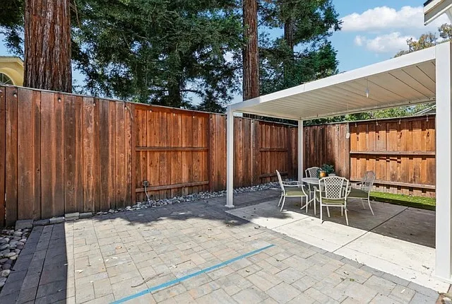 1558 Trimingham Dr — Photo 11