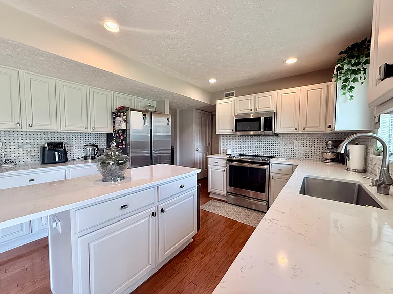 14010 Avalon East Dr — Photo 18