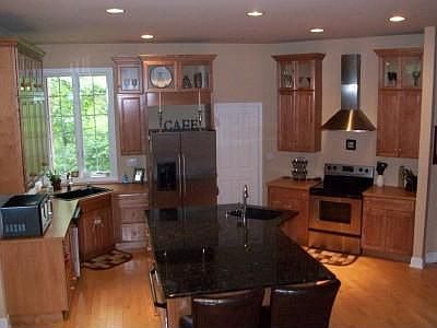 3rd image of 4217 Oak Grove Cir