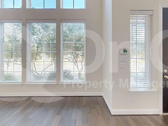 5th image of 4929 Shore Crest Dr