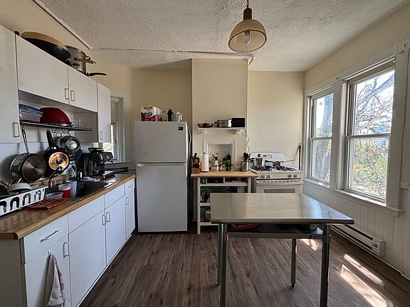 5th image of 38 Jefferson St #3