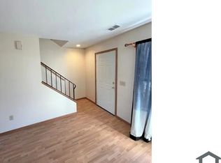 1663 Shamrock Ct, Aurora, IL 60505