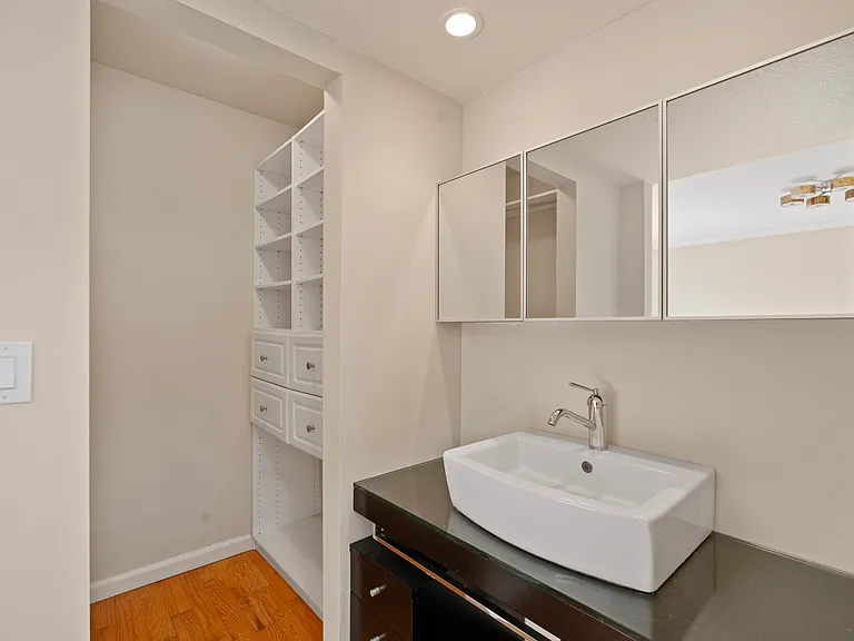 880 Hollenbeck Ave — Photo 11