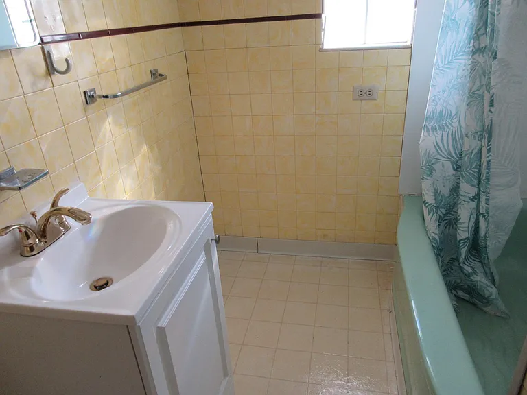 830 Macon Ave — Photo 14