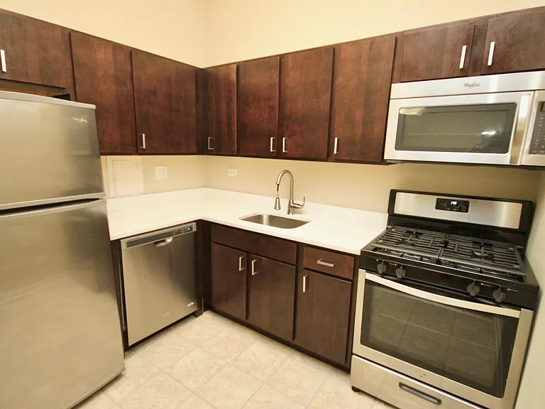 2310 N Clark St #2E — Photo 1