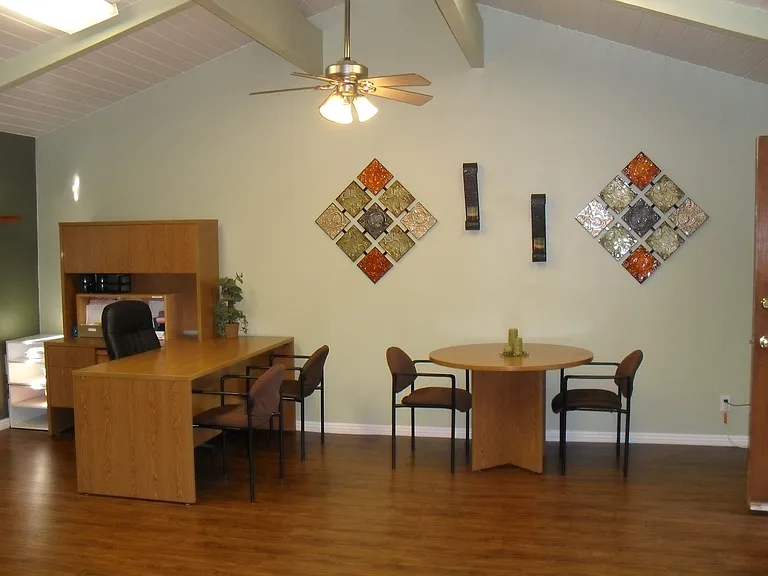 Regency West Apartments — Photo 5