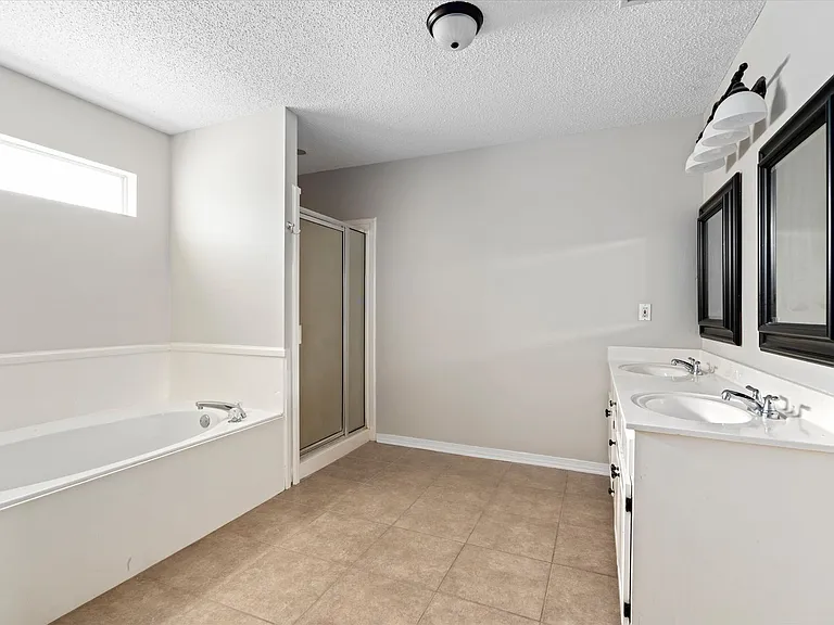 10020 Silverthorne Ct — Photo 15