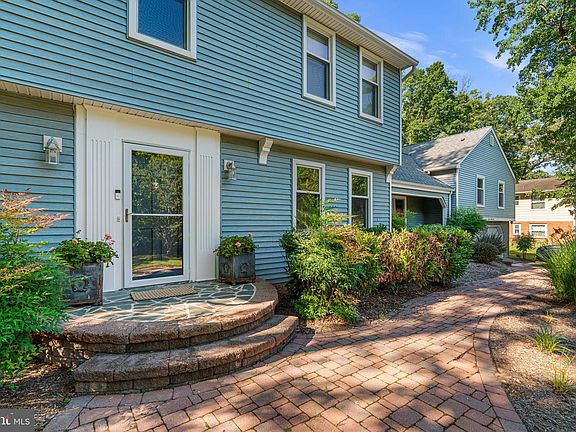 3rd image of 56 Saint Andrews Rd