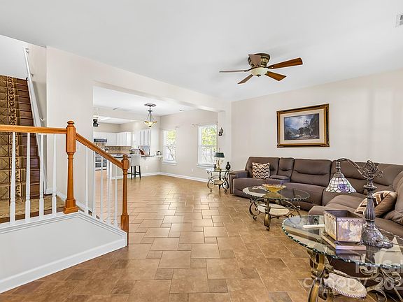 4th image of 6418 Castlewynd Ct