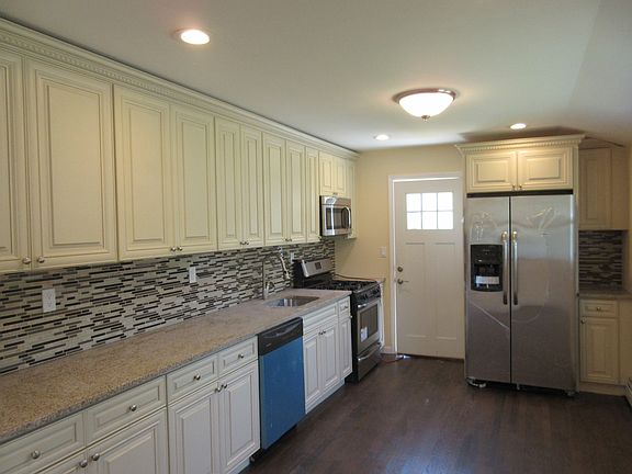 Eat In Kitchen