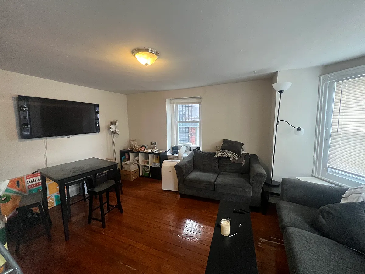 Building Photo - 4035 Spruce St #3R