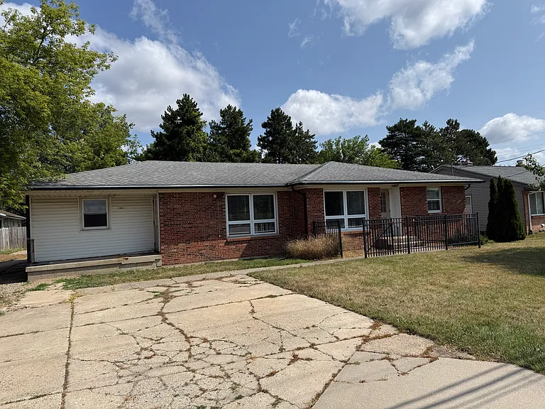 1947 60th St SE — Photo 1