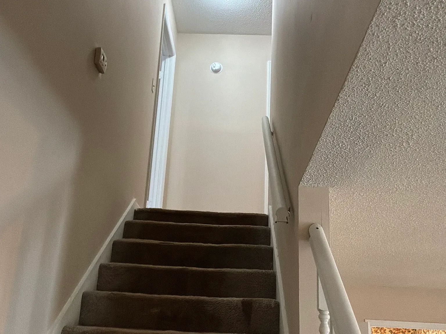 3 bed, 2.5 bath, 1690 sqft, $1,500 — Photo 2
