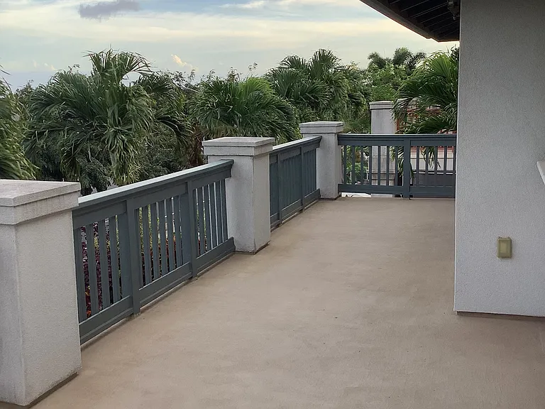upper lanai