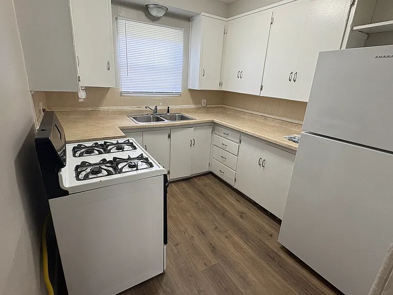 1404 N Broadway St #B — Photo 5