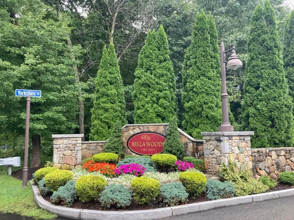 46 Yorkshire Dr #46, Tewksbury, MA 01876