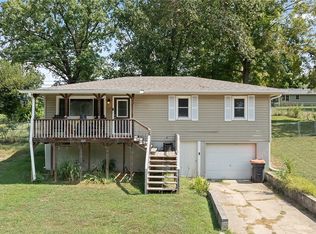 1421 Oakhill Dr, Cassville, MO 65625