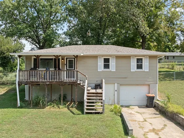 1421 Oakhill Dr, Cassville, MO 65625