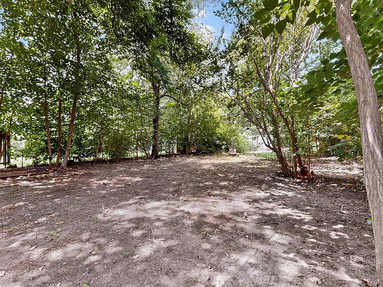 4008 Burnet Rd — Photo 31