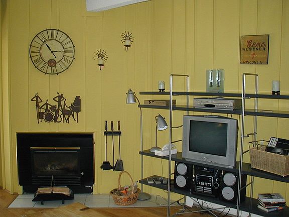 Sweet decor with fireplace