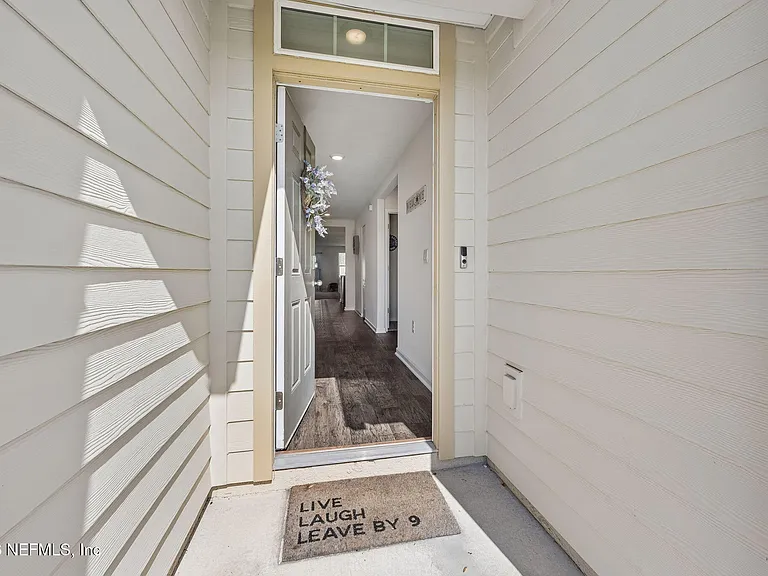 2100 Denton Trce — Photo 5