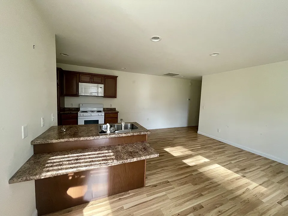 1414 W Mulberry St #1