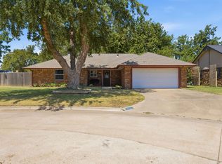 2722 Sunnybrook Cir, Enid, OK 73703