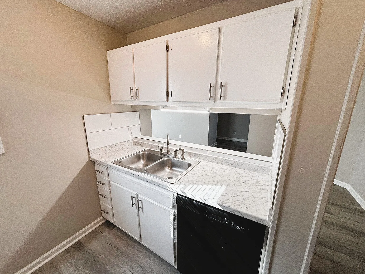 3 bed, 1307 sqft, $1,295 — Photo 3