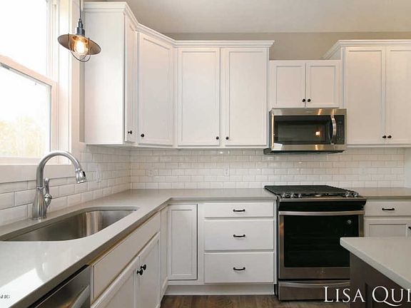 5th image of 6730 Woodhill St NE