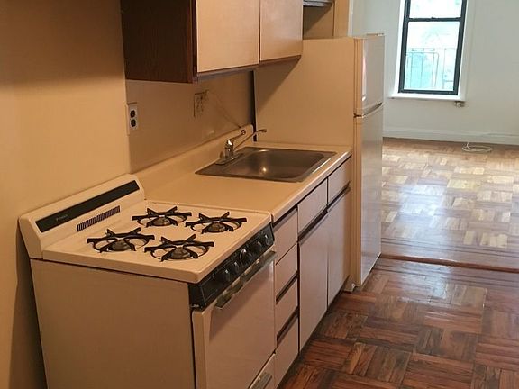 3rd image of 317 Pacific St APT C2