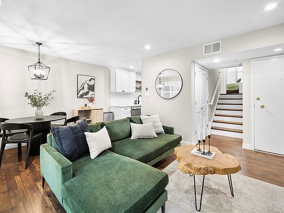 2nd image of 2724 Oak Rd APT 88